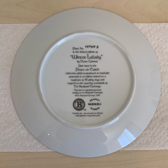 2 Bradford Exchange Wolf Plates - "Eyes in the Mist" & "Winter Lullaby" w/ COA - Picture 9 of 14